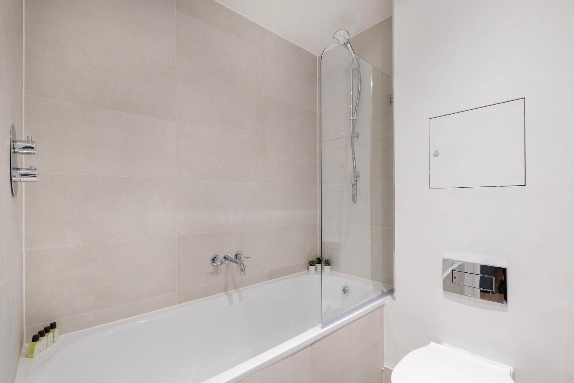Fitzrovia & Soho - 2Br With Balcony - Cityapartmentstay Londra Dış mekan fotoğraf