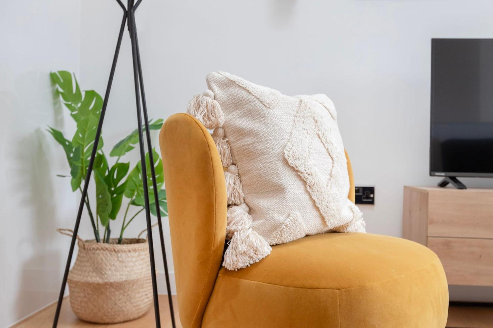 Fitzrovia & Soho - 2Br With Balcony - Cityapartmentstay Londra Dış mekan fotoğraf