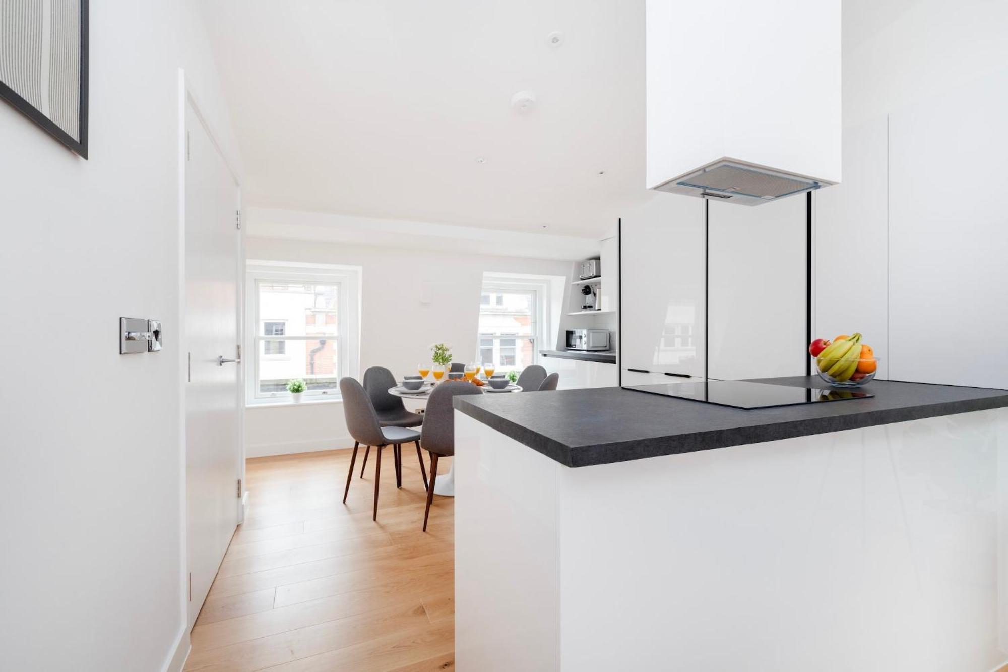 Fitzrovia & Soho - 2Br With Balcony - Cityapartmentstay Londra Dış mekan fotoğraf