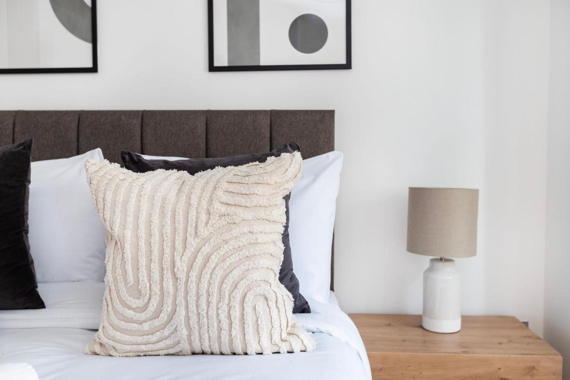 Fitzrovia & Soho - 2Br With Balcony - Cityapartmentstay Londra Dış mekan fotoğraf