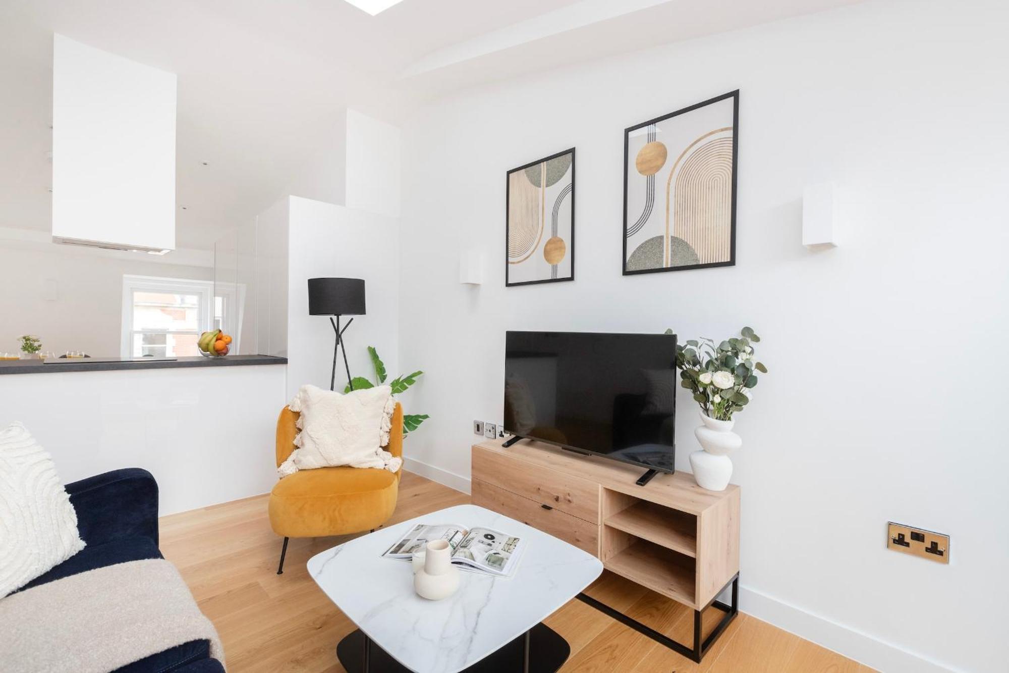 Fitzrovia & Soho - 2Br With Balcony - Cityapartmentstay Londra Dış mekan fotoğraf